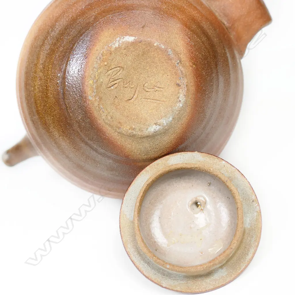 (P64) Bryce Stevens pottery tea pot w impressed stroke down side. H190mm. Image 1++