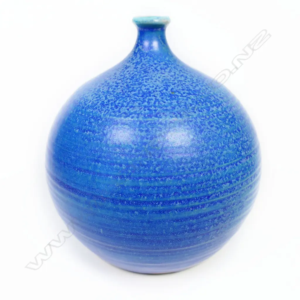 Richard Cadness barium blue short neck spherical vase. H.170mm Image 1++