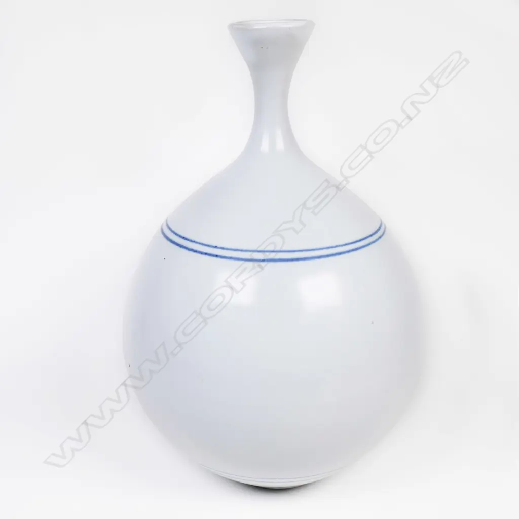 Peter Collis spherical specimen vase brushed decoration. H.205mm. Image 1++