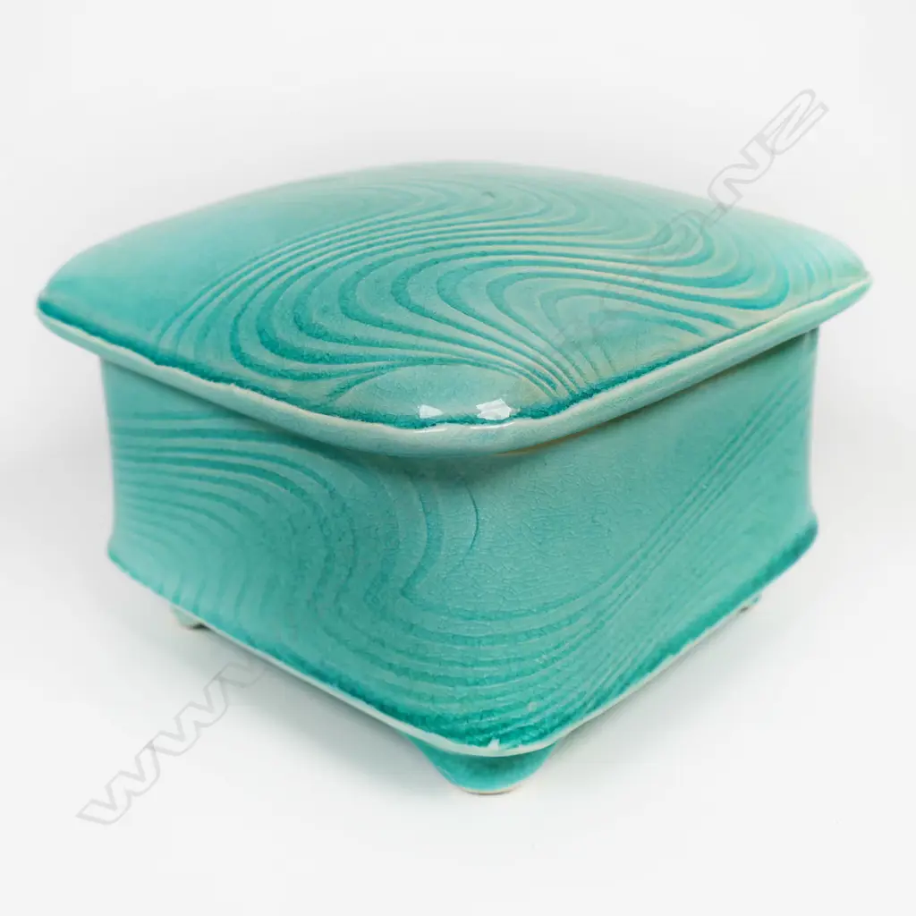 Merilyn Wiseman pale green glazed lidded Box. Maker's mark to base. H.100mm. Image 1++