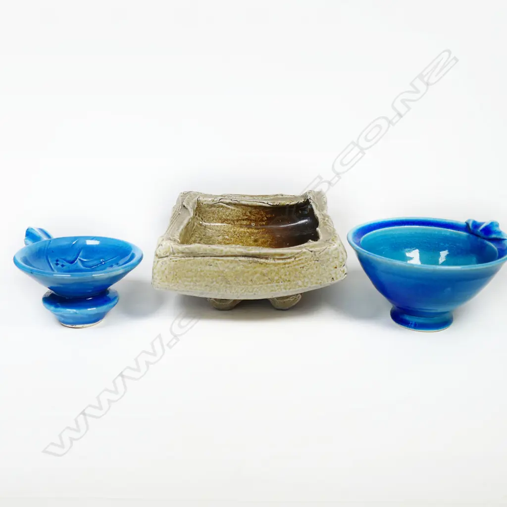3 pcs Merilyn Wiseman, footed salt glazed vessel,1970's, L.190mm, blue glazed chamber stick & sml bowl w handle flourish Image 1++
