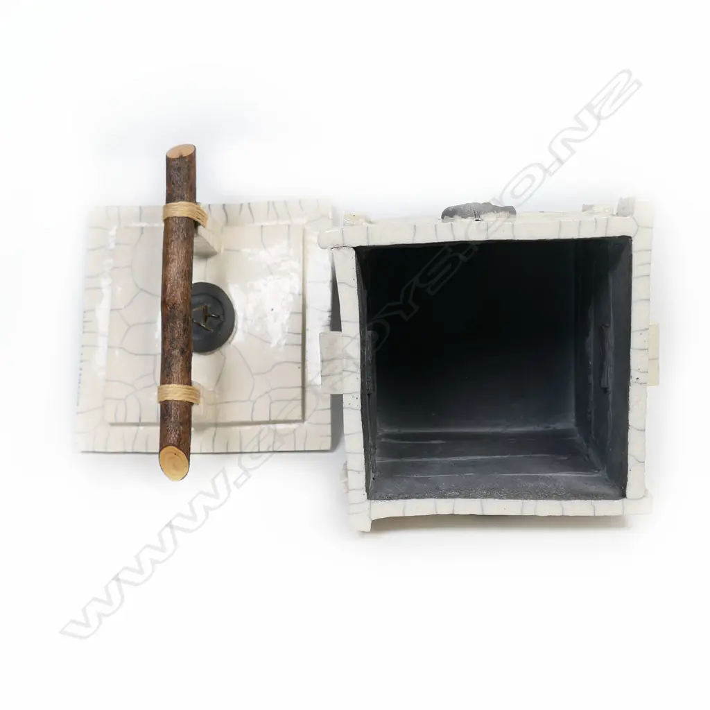 David Hillary 'Íce Box 1' slab built footed box w wooden handle. H 200mm, Image 1++