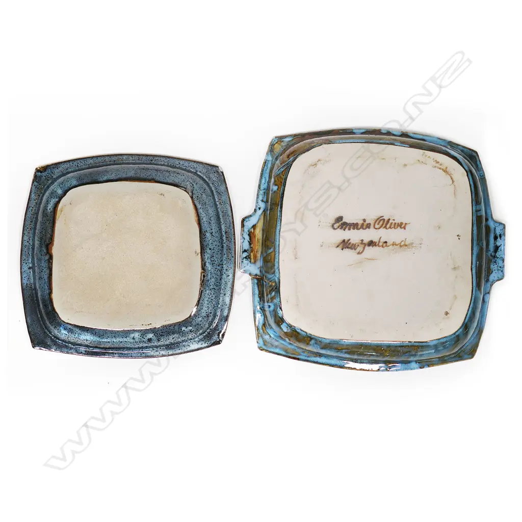 Ennis Oliver 2 square platters in blues w central pink floral design. Lrg W handles 400 x 360mm Image 1++