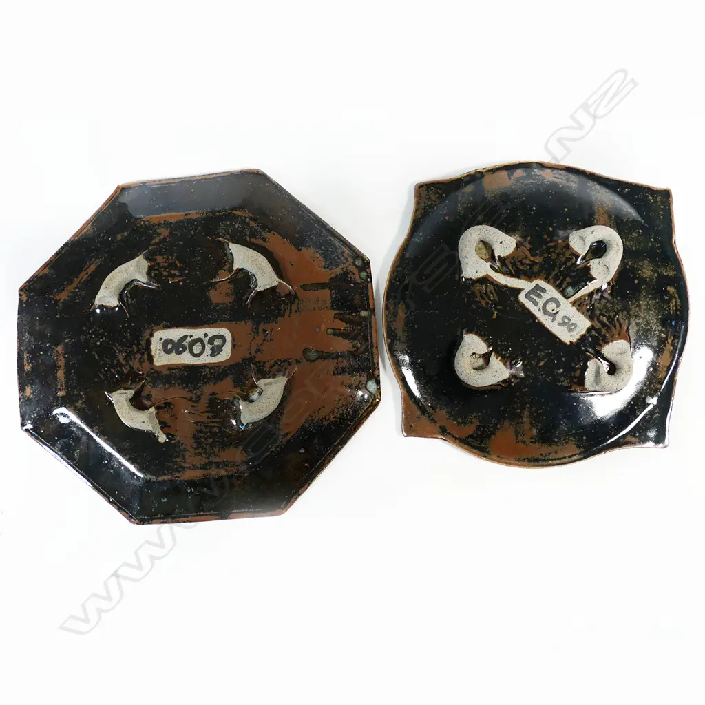 Five Ennis Oliver decorated plates in various sizes. Largest Image 1++