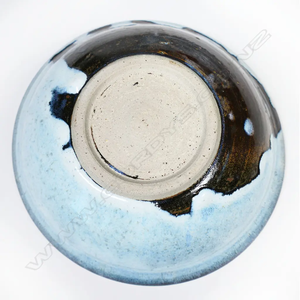 Two Ennis Oliver dishes, pale blue with floral motif, Dia. 240mm & 310 x 230mm Image 1++