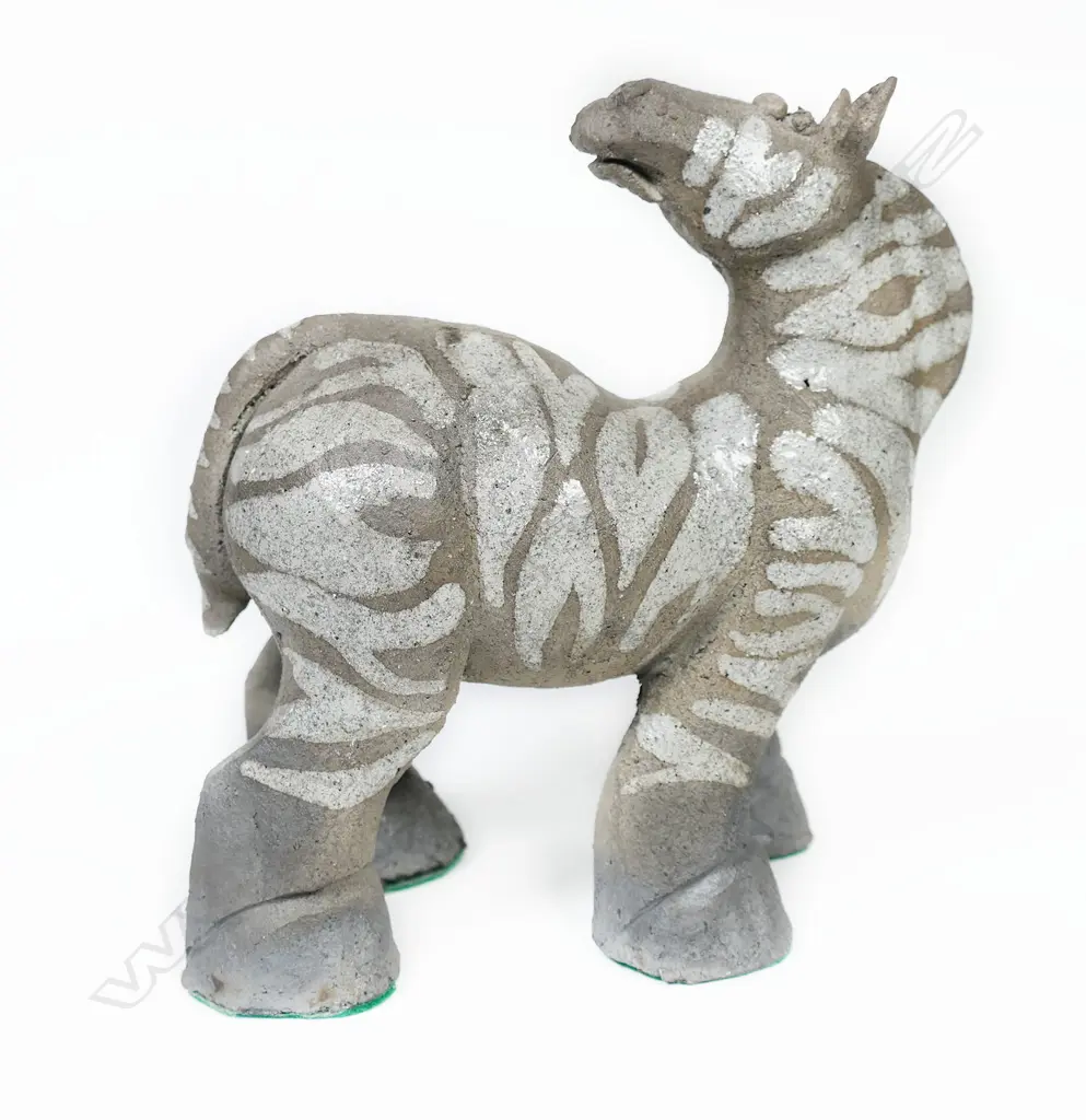 (P65) Fiona Tunnicliff pottery horse. H 170mm. Image 1++