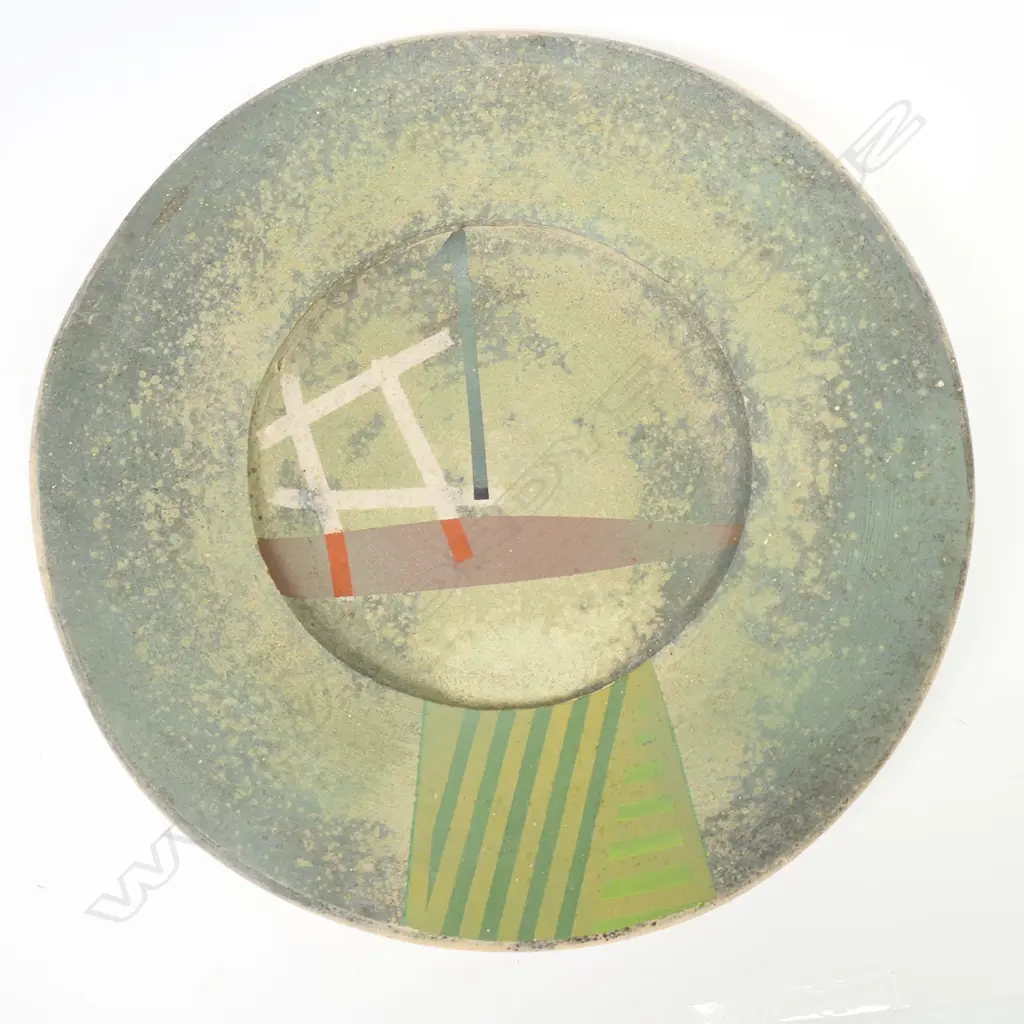 Brian Gartside unusual matt surfaced moss green dish w geometric design Image 1++