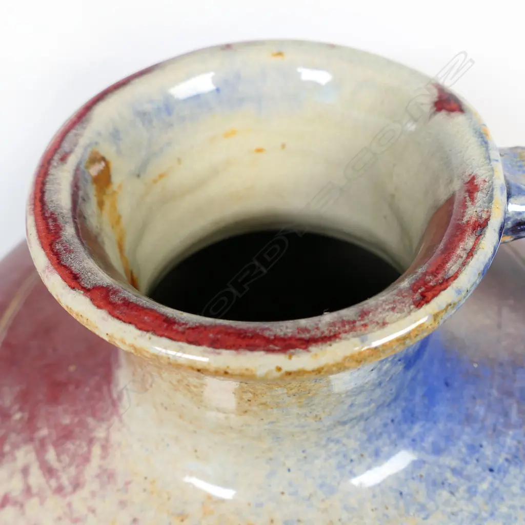 (F20A) Murray Garner red copper glazed floor standing vessel w handle. H 370mm. Image 1++