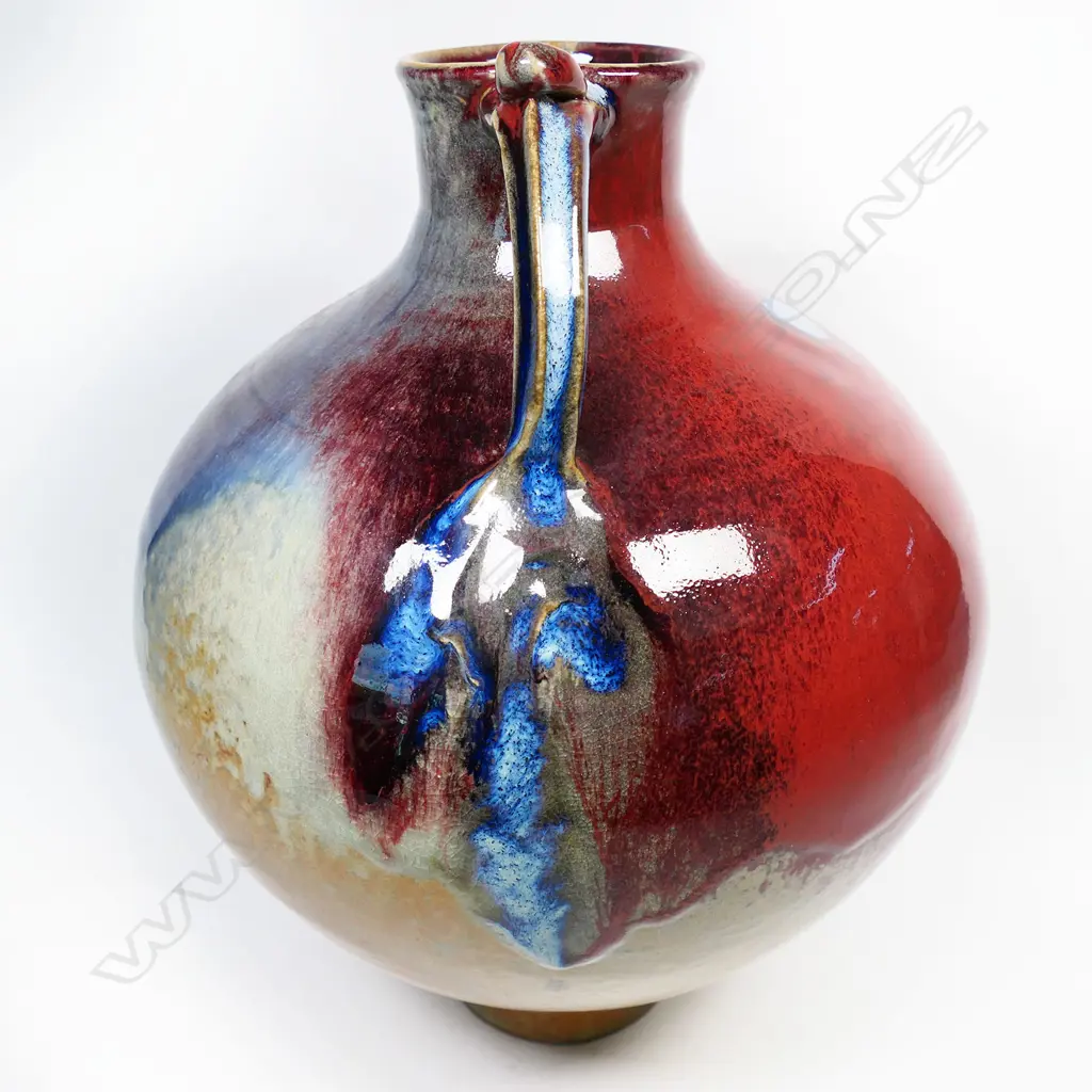 (F20B) Murray Garner red copper glazed pot w handle. H 340mm. Image 1++