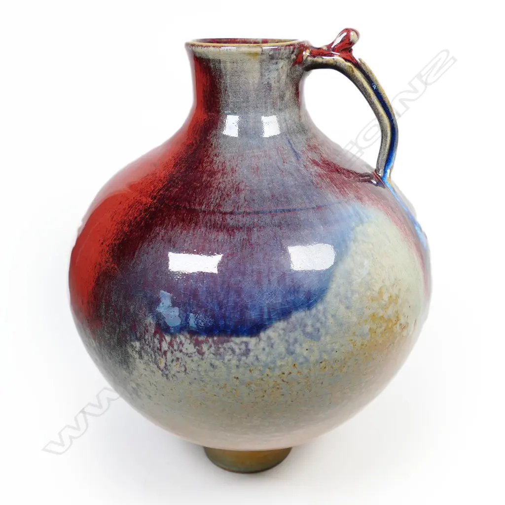 (F20B) Murray Garner red copper glazed pot w handle. H 340mm. Image 1++