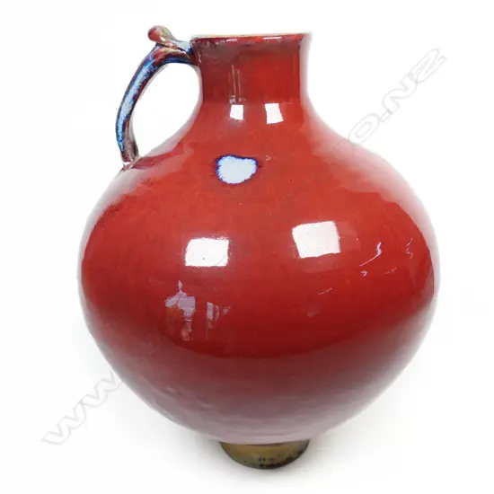 (F20B) Murray Garner red copper glazed pot w handle. H 340mm.