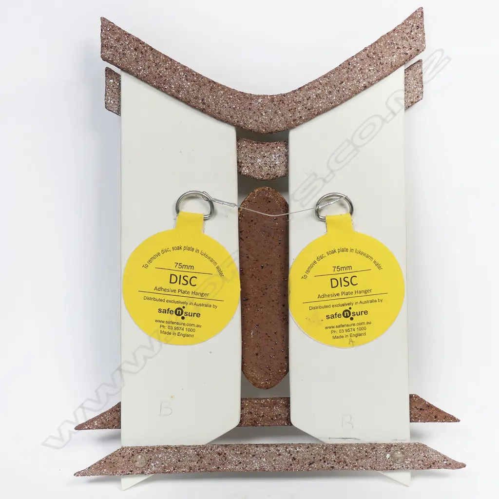 (P71) Norma Hudson pottery wall plaque. H 300mm. Image 1++