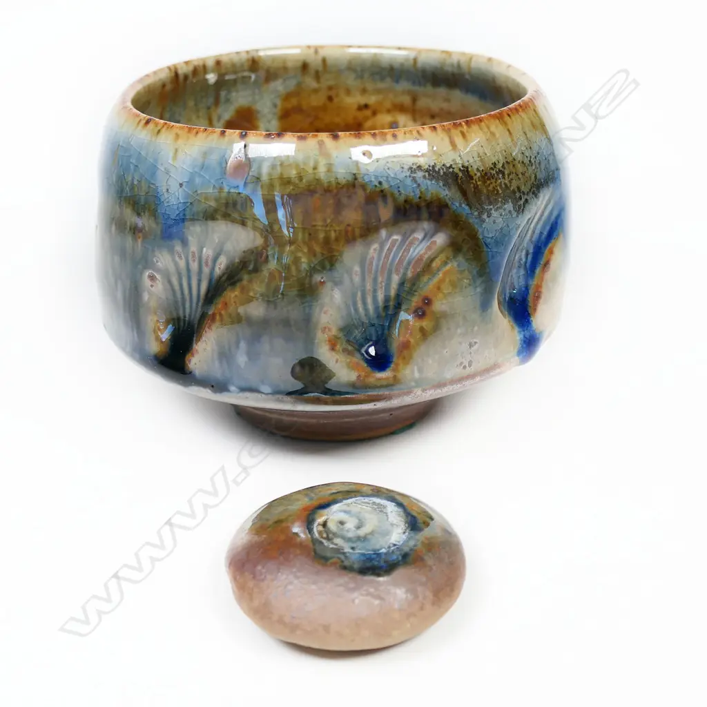 Mike O'Donnell pottery vessel w band of impressed shell motif Image 1++