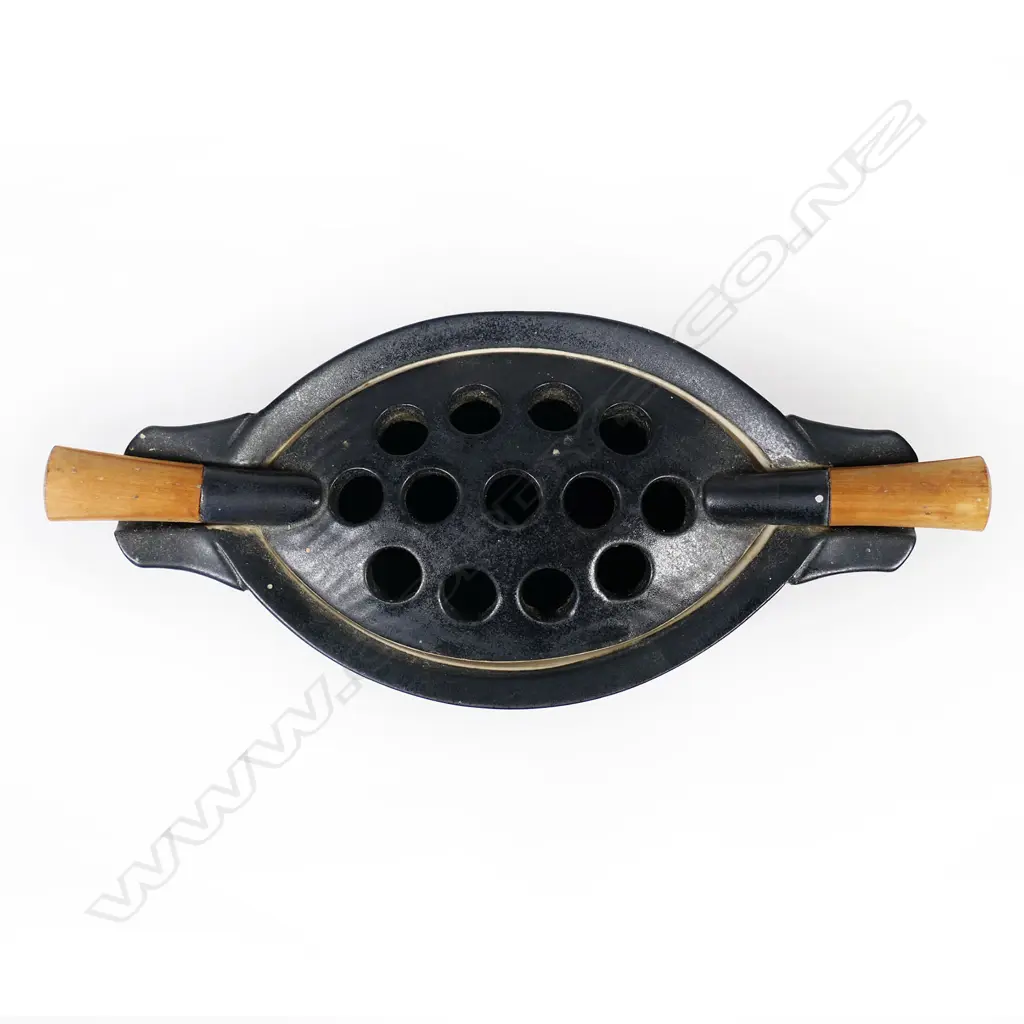 Chris Weaver black glazed porcelain lidded potpourri/vase from his 'Iron' series. H.150mm Image 1++