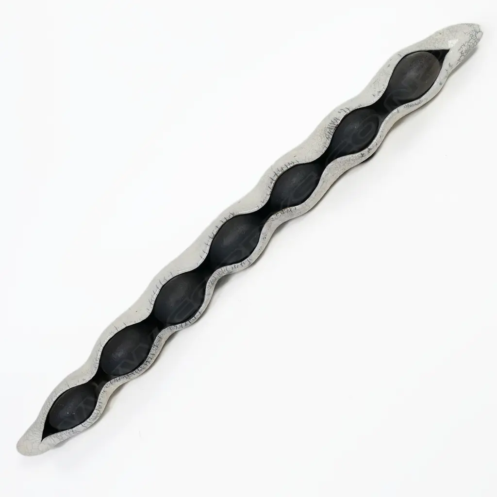 (P67) Yvonne Szabo peas in a pod ceramic. W 450mm Image 1++