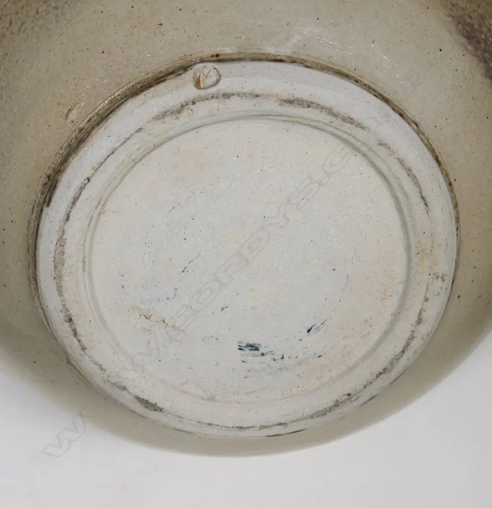 Substantial lidded floor pot w flourished handles. H.360mm Image 1++