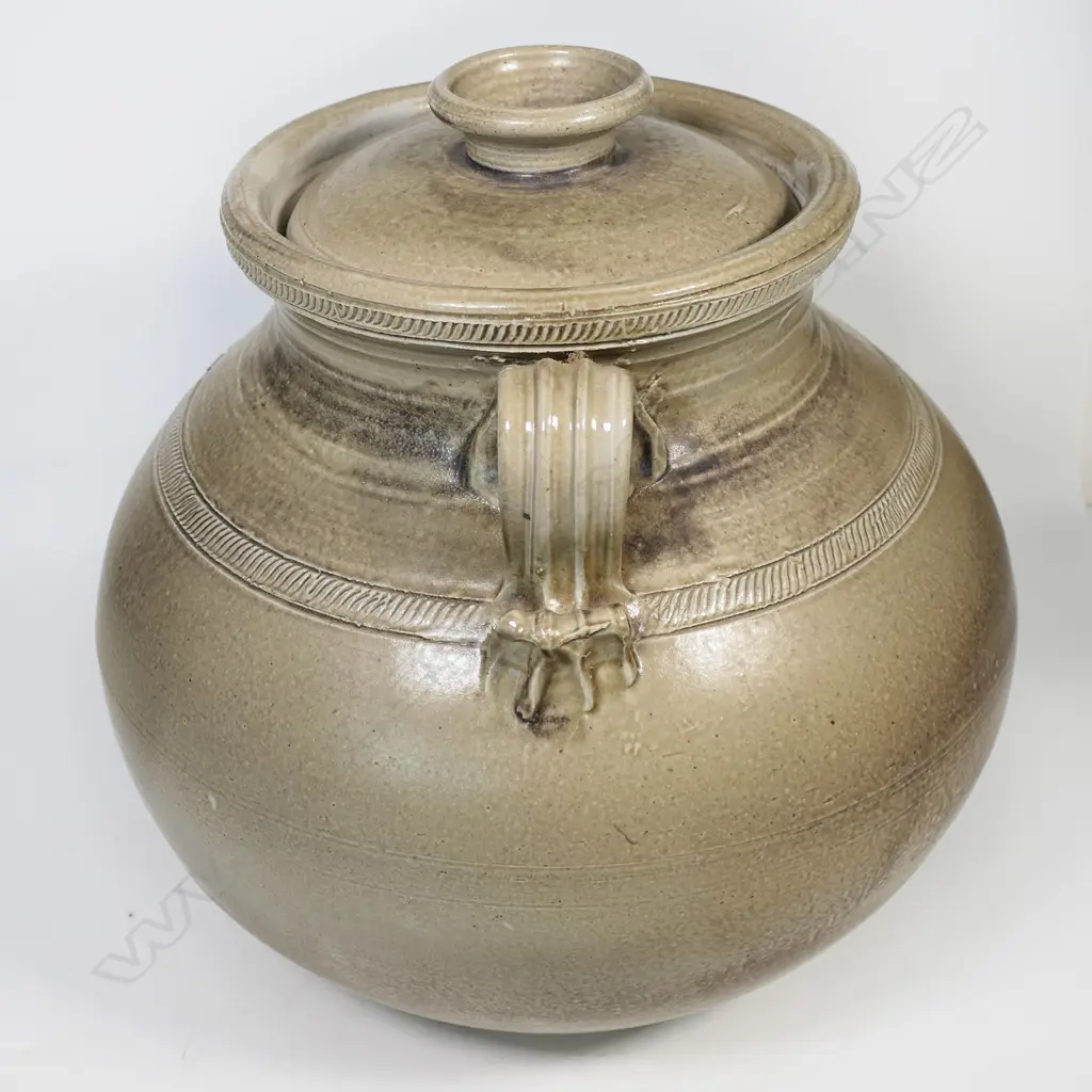 Substantial lidded floor pot w flourished handles. H.360mm Image 1++
