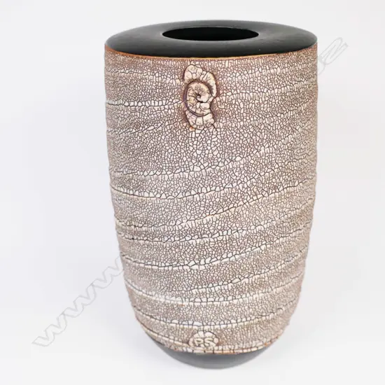 Peter Shearer cylinder vase incised banding with pale speckled glaze. H.175mm.