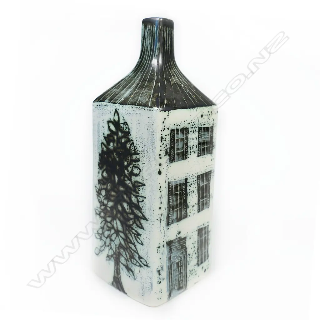 Ann Wynn Reeves (UK) townhouse pastille burner Image 1++