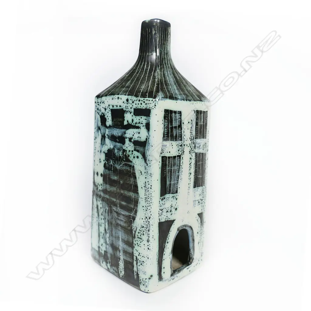 Ann Wynn Reeves (UK) townhouse pastille burner Image 1++