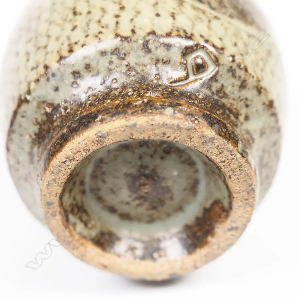Tatsuzo Shimaoka Japanese yunomi (tea cup). Impressed rope pattern & 2 roundel to sides. Impressed mark to foot. H.90mm. Image 1++