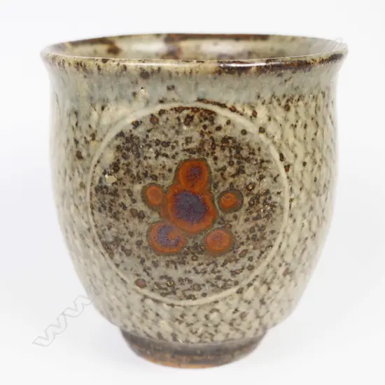 Tatsuzo Shimaoka Japanese yunomi (tea cup). Impressed rope pattern & 2 roundel to sides. Impressed mark to foot. H.90mm.