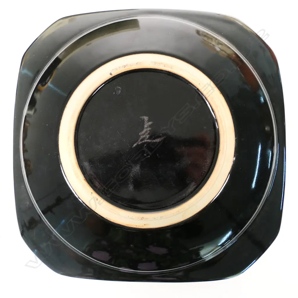 Square black plate with cut corners Image 1++