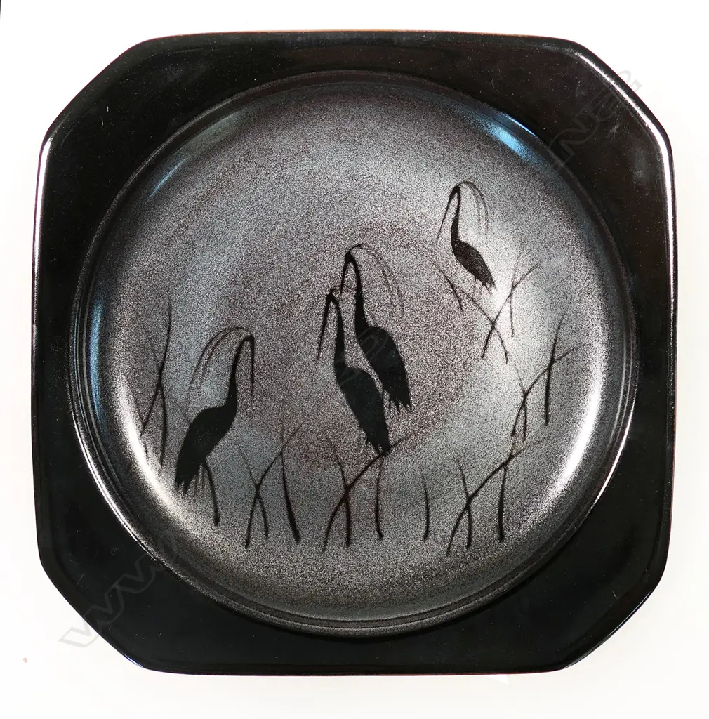 Square black plate with cut corners Image 1++