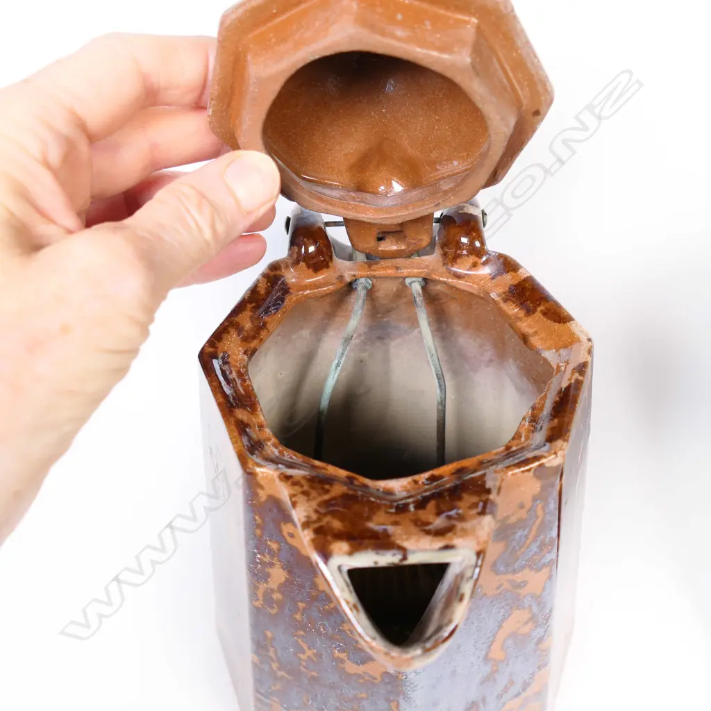Two NZ Potteries mottled brown decorated jugs Image 1++