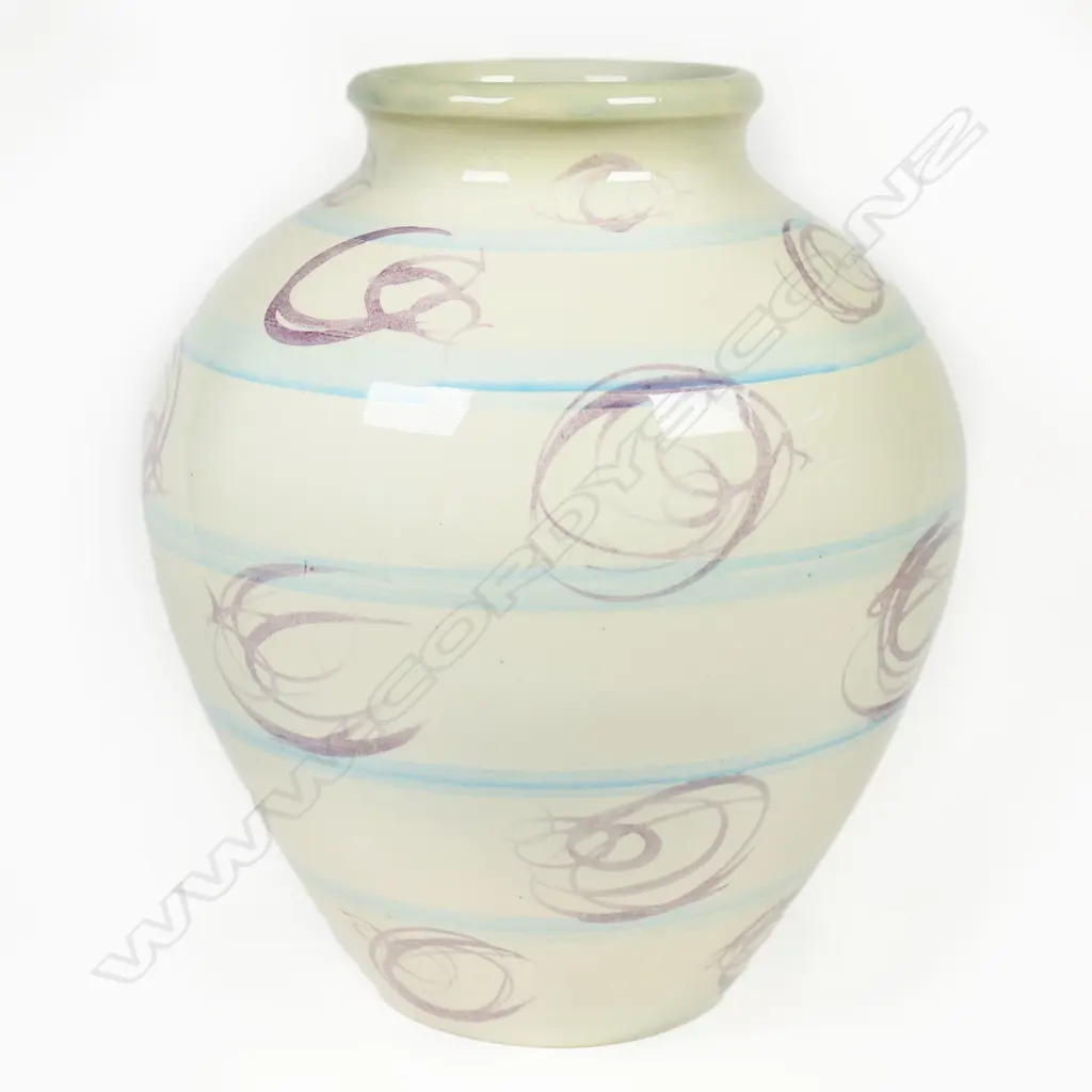Crown Lynn Frank Carpay vase.  170 x 220mm. Image 1++