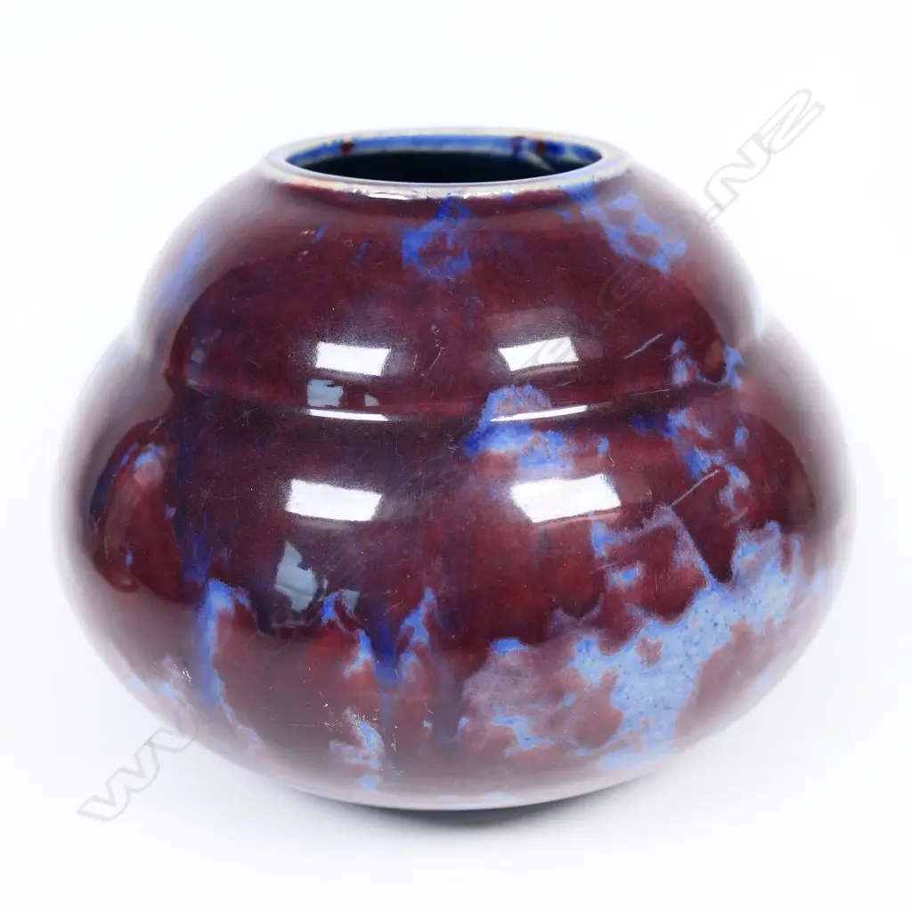 1940s Crown Lynn vase, red & mauve glaze. H.130mm. Image 1++