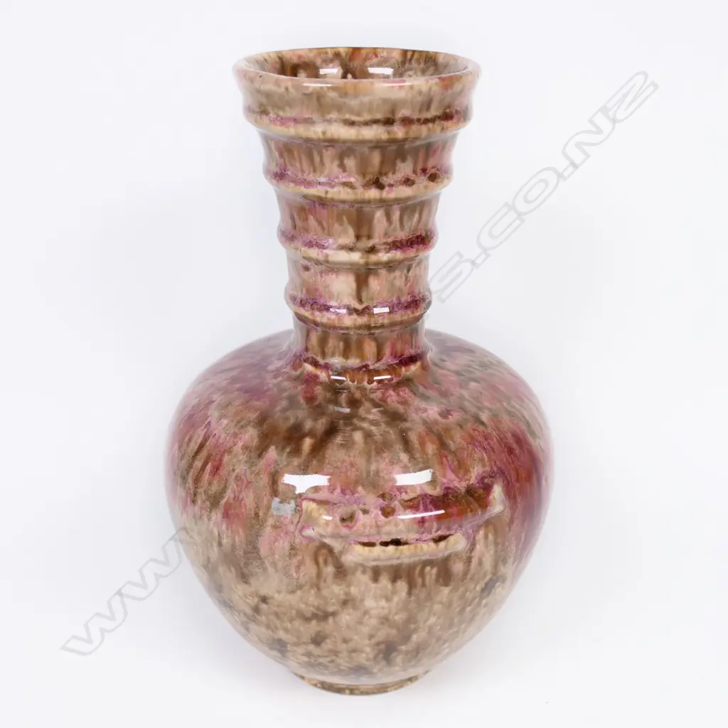 Early Crown Lynn / Ambrico vase in mottled red/brown glaze with ribbed neck H.185mm. Image 1++