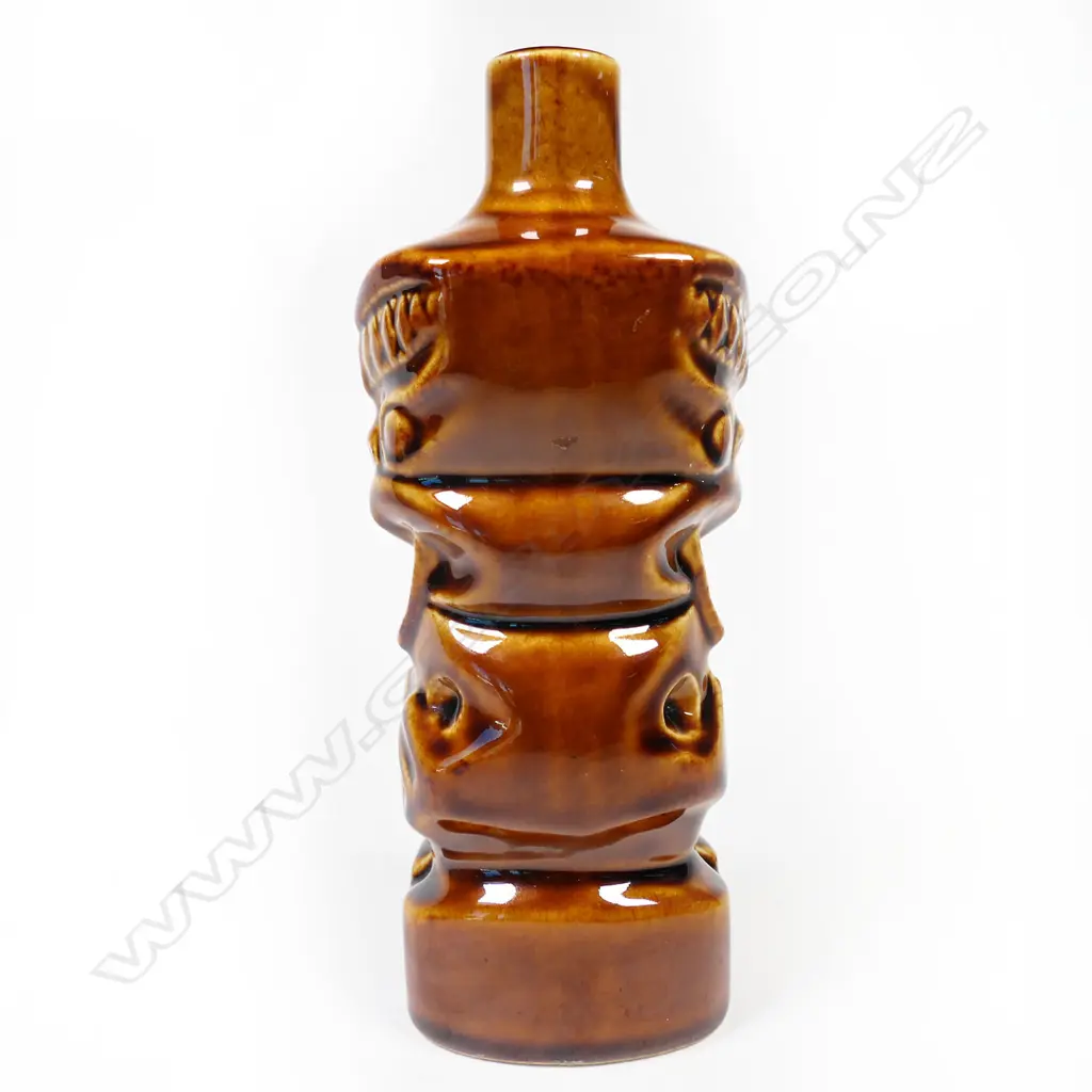 A Tangara bottle by Parker Pottery for Lincoln Wines. High gloss Image 1++