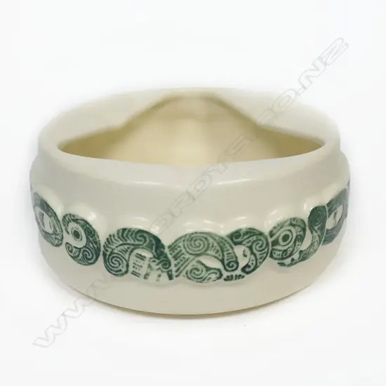 A Crown Lynn circular ashtray