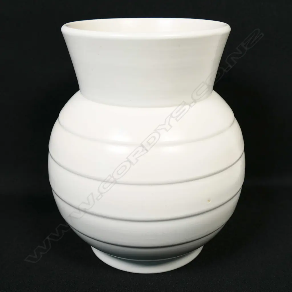 A Crown Lynn medium 'Hand Potted' vase, Image 1++