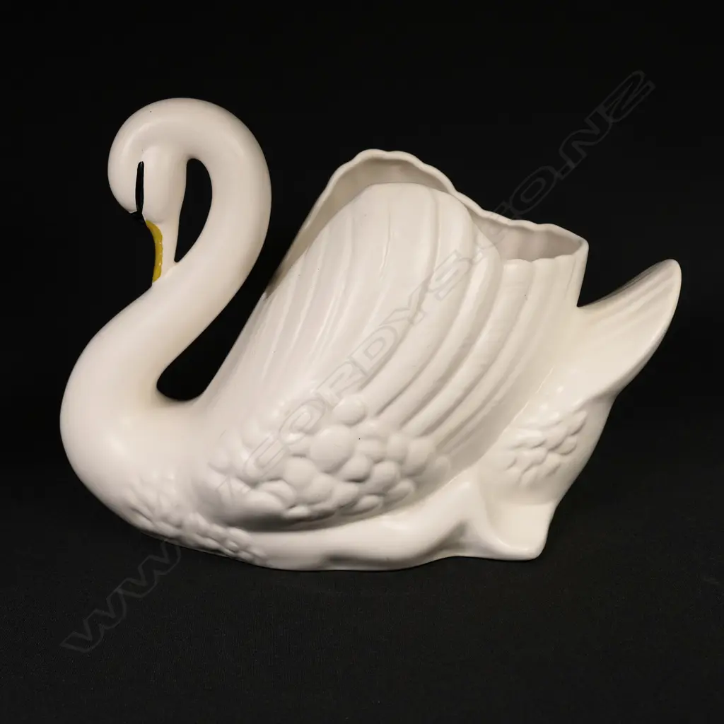 Crown Lynn swan Image 1++