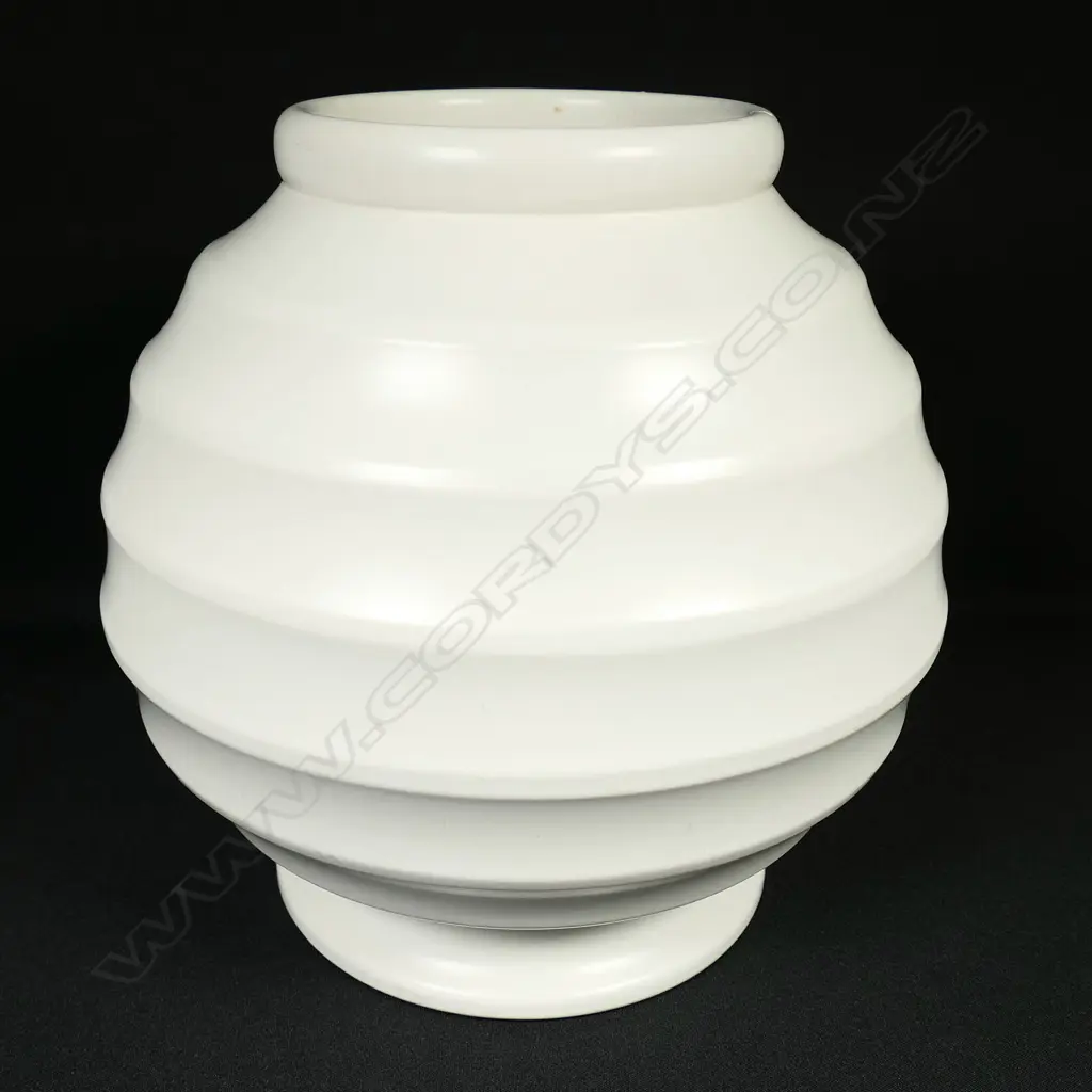 Large Crown Lynn hand-potted vase Image 1++
