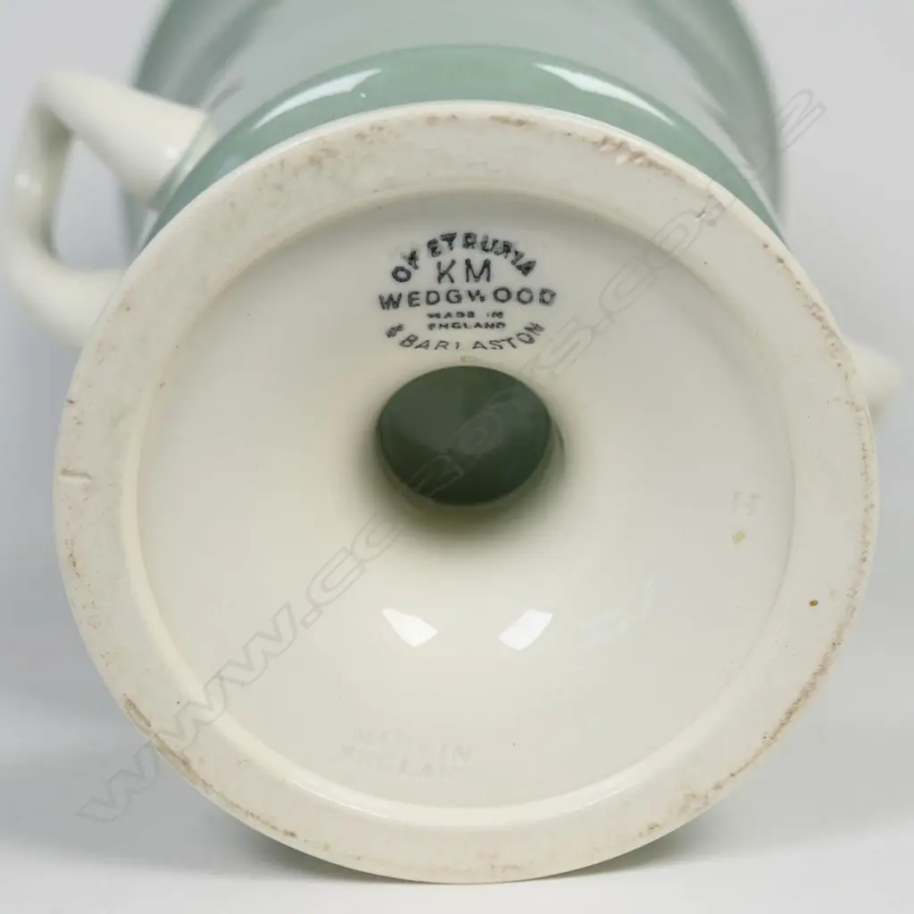 Keith Murray Wedgwood urn vase green & white. KM circular mark. H.205mm. Image 1++