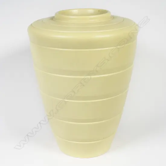 Keith Murray Wedgwood straw glazed shoulder vase. Medium size H.190mm.