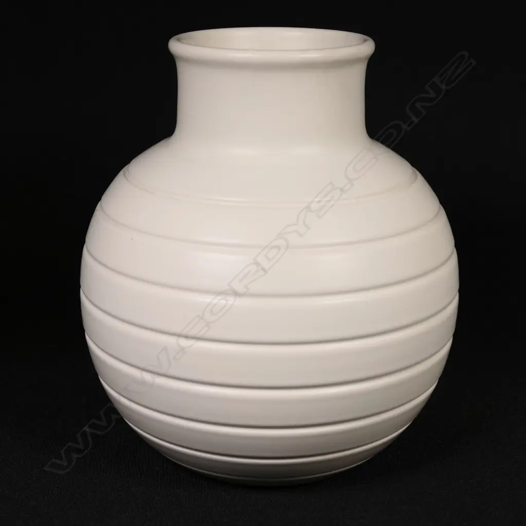 Keith Murray 'bomb' vase Image 1++
