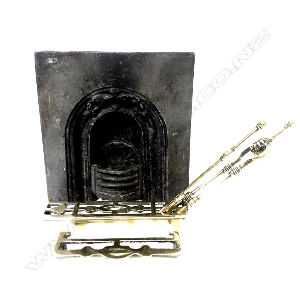 A Victorian cast iron traveller's sample fireplace Image 1++