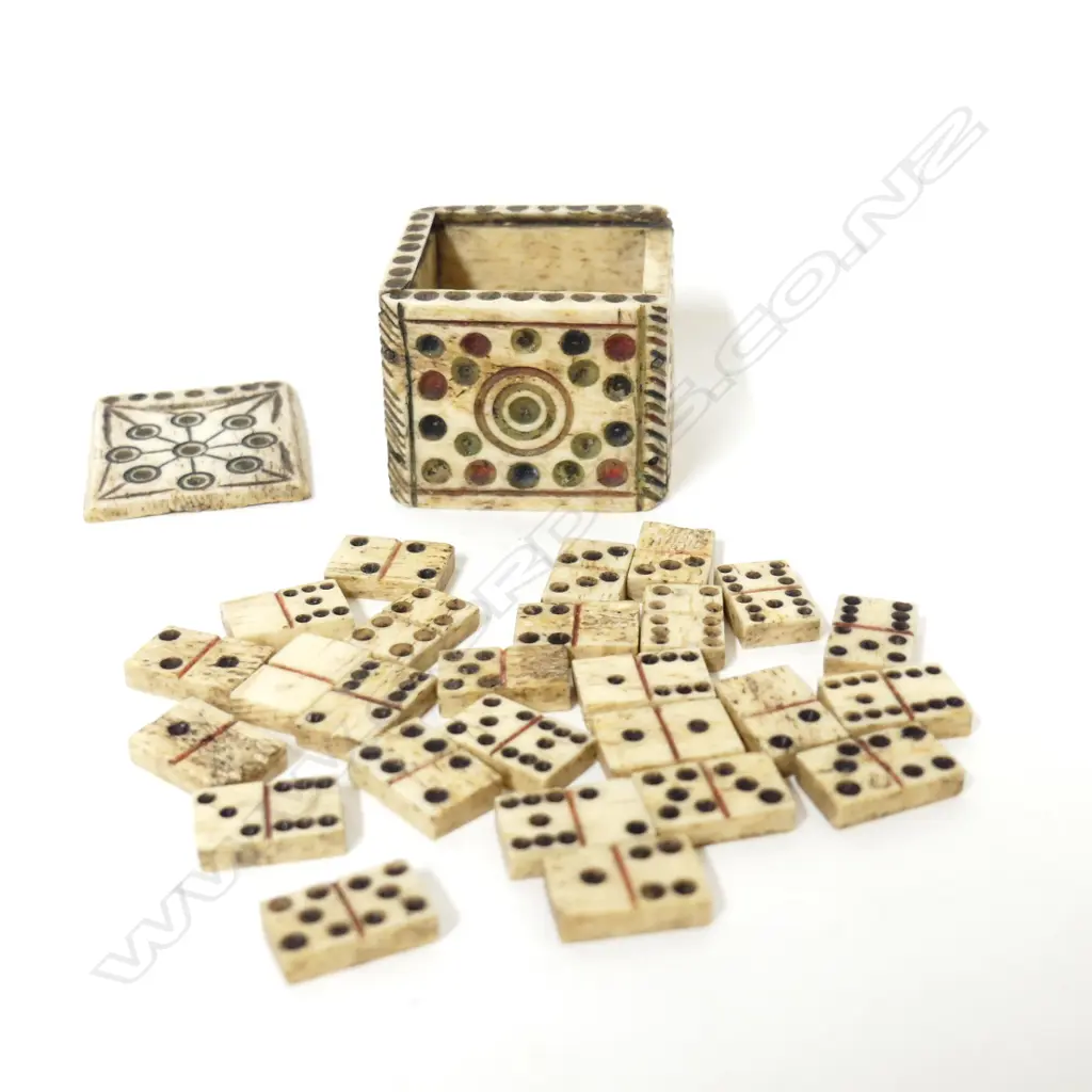A Prisoner-of-War miniature of a bone domino set Image 1++