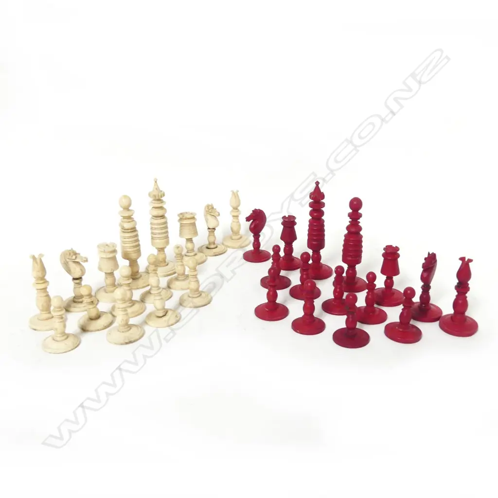 A set of 19thC Indian ivory chess pieces Image 1++