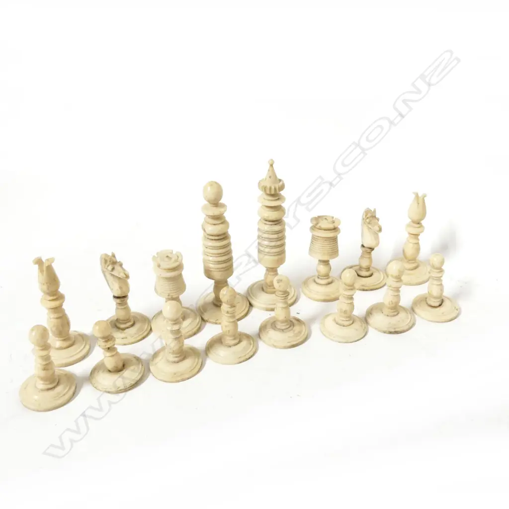 A set of 19thC Indian ivory chess pieces Image 1++