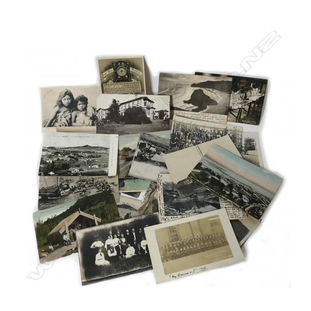 A collection of 31 old N.Z. postcards Image 1++
