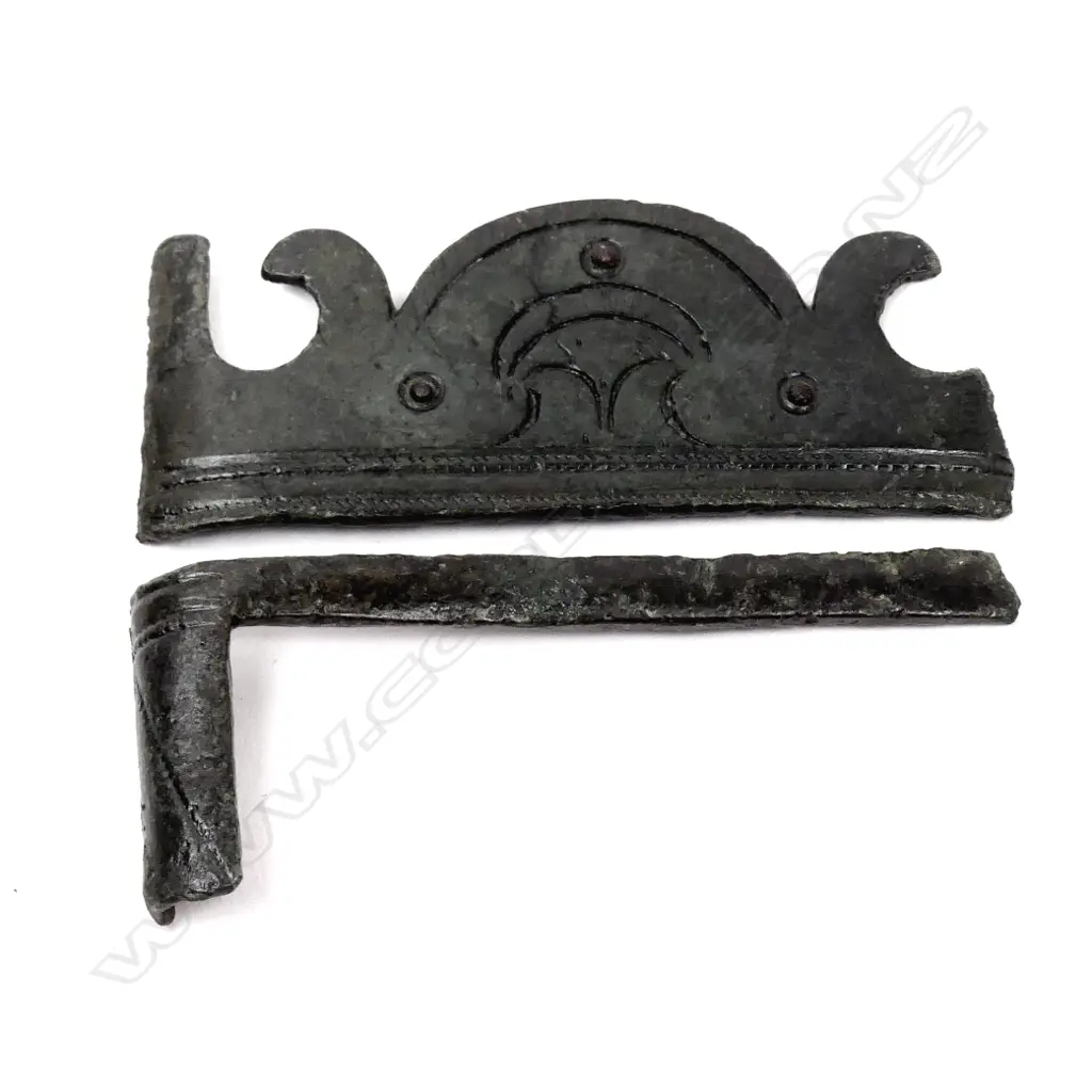 A Celtic bronze sword chape mount Image 1++