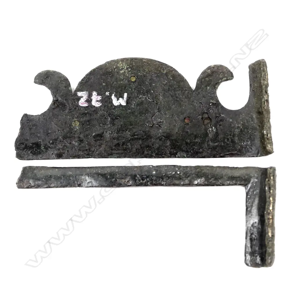 A Celtic bronze sword chape mount Image 1++