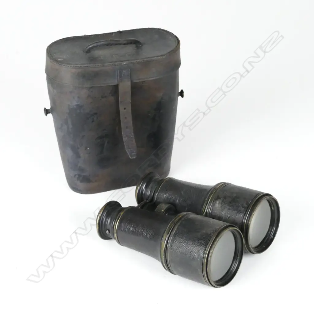 A set of WWI binoculars Image 1++