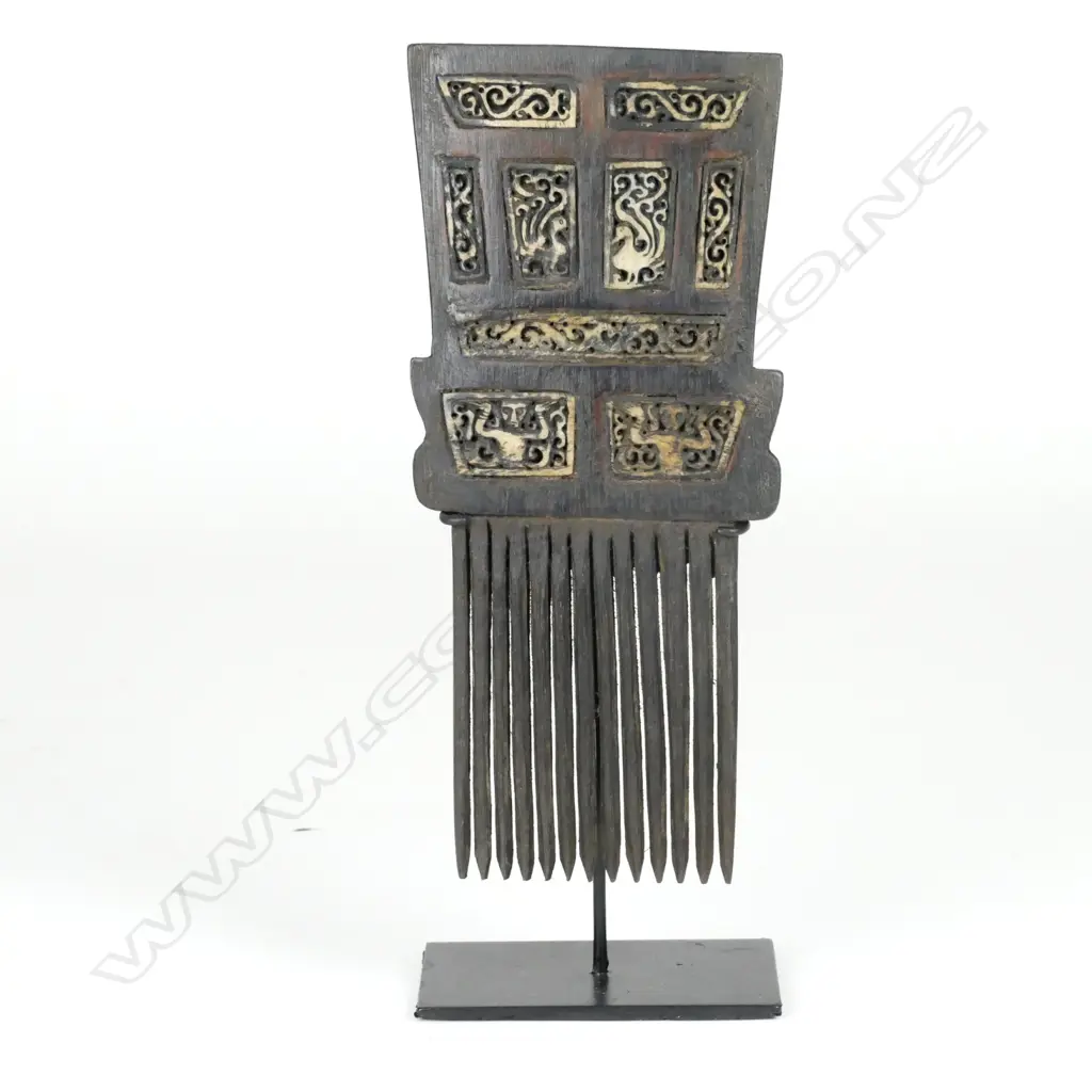 A West Timor buffalo bone head comb Image 1++
