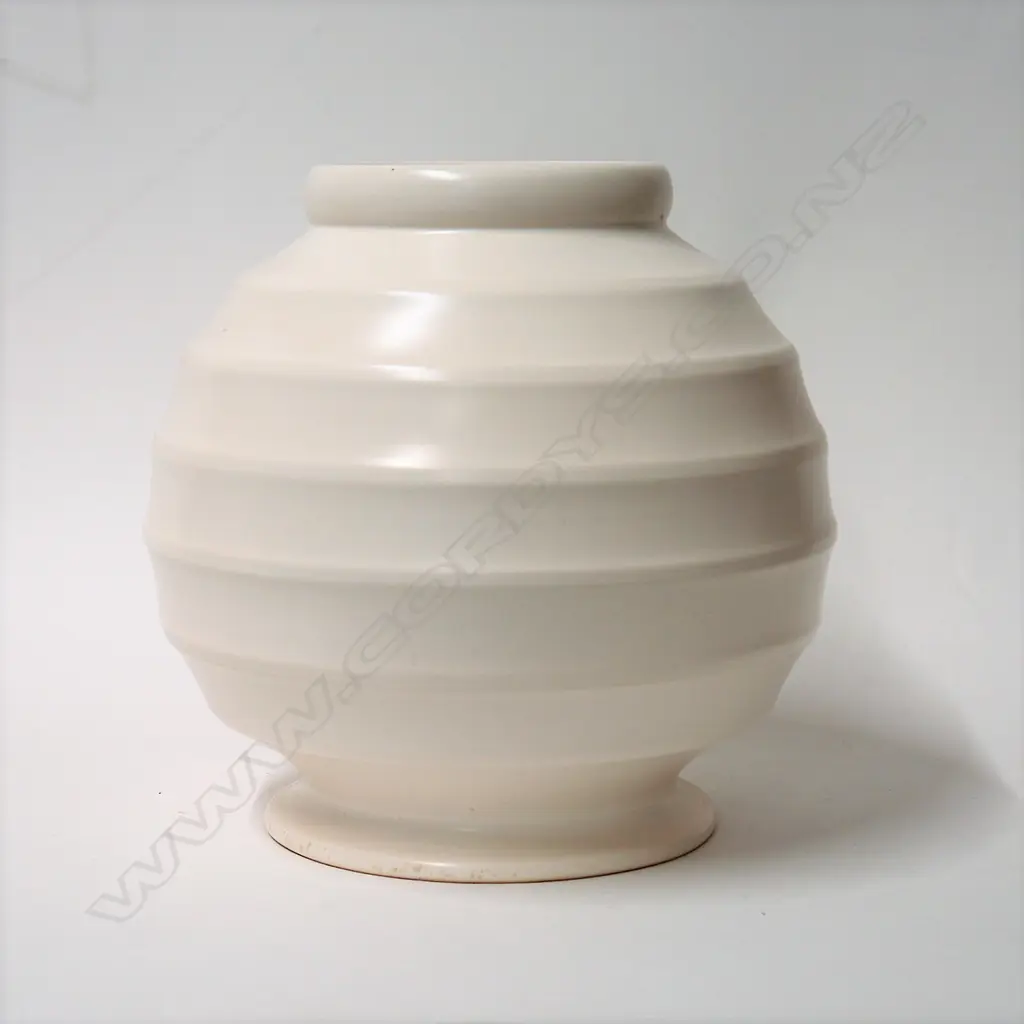 A large Crown Lynn hand potted vase Image 1++
